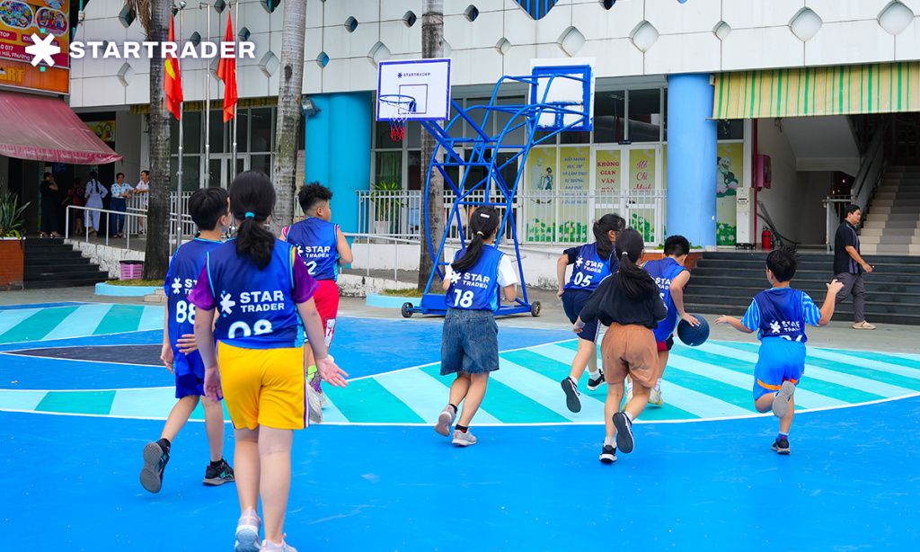 STARTRADER Transforms a Basketball Court into a Daily Space for Growth in Vietnam