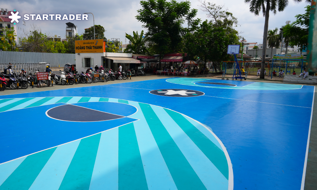 STARTRADER Transforms a Basketball Court into a Daily Space for Growth in Vietnam