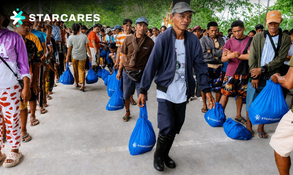 STARTRADER Delivers Emergency Relief to 300 Earthquake-Affected Families in the Philippines Camp